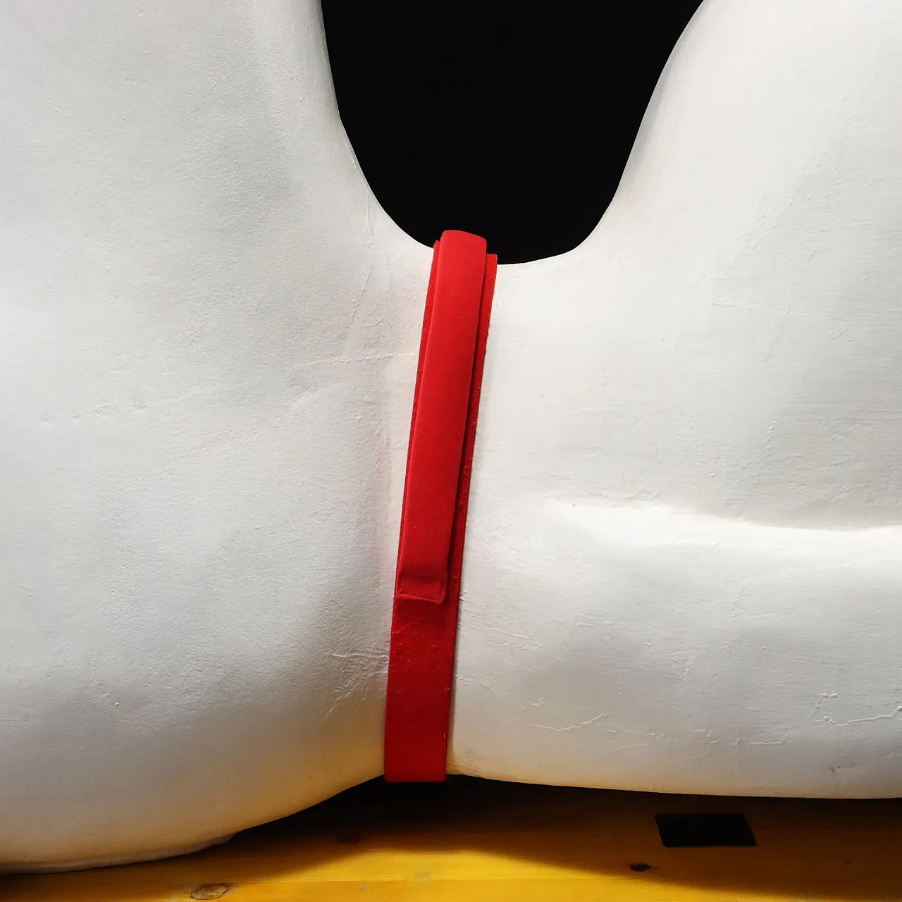 Giant Snoopy in white lacquered polystyrene and iron, 20th century 5