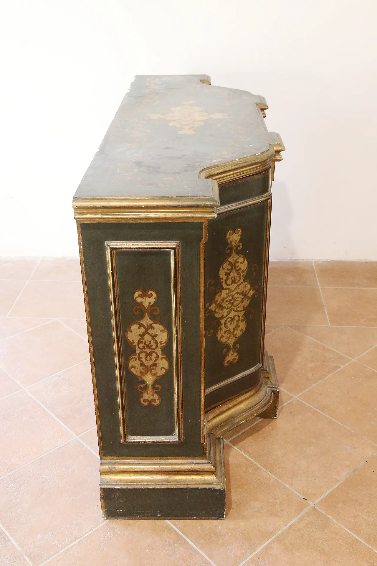 Tuscan baroque sideboard, golden lacquered, Florentine, 20th century 19