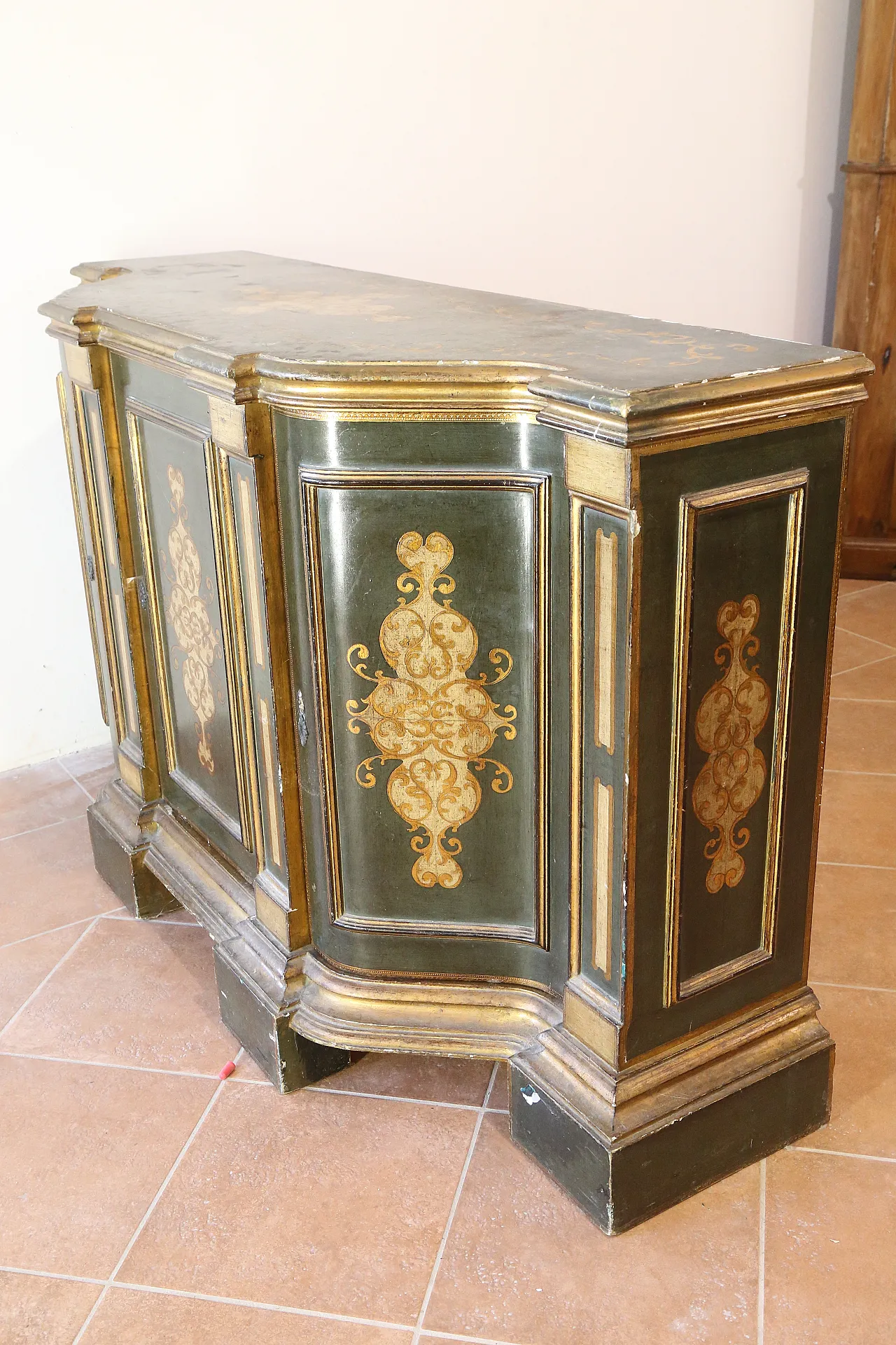 Tuscan baroque sideboard, golden lacquered, Florentine, 20th century 20
