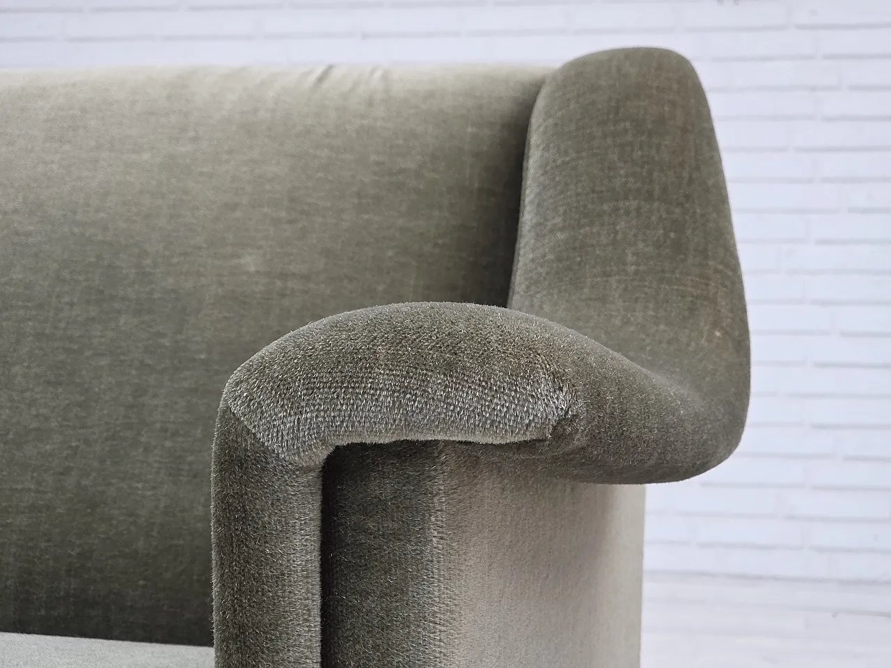 Divano danese a 3 posti in velluto verde e legno di faggio, anni '70 4