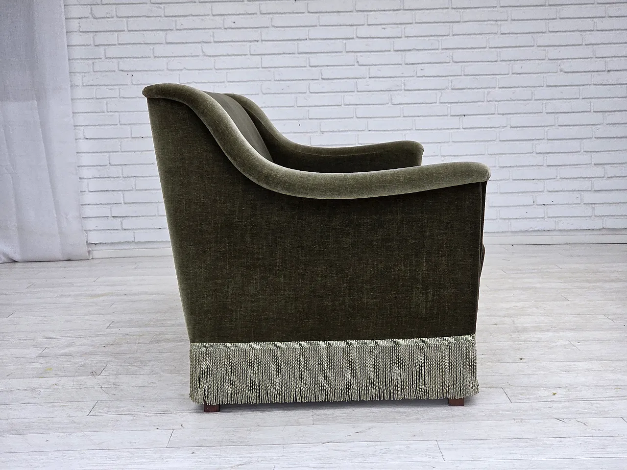 Divano danese a 3 posti in velluto verde e legno di faggio, anni '70 8