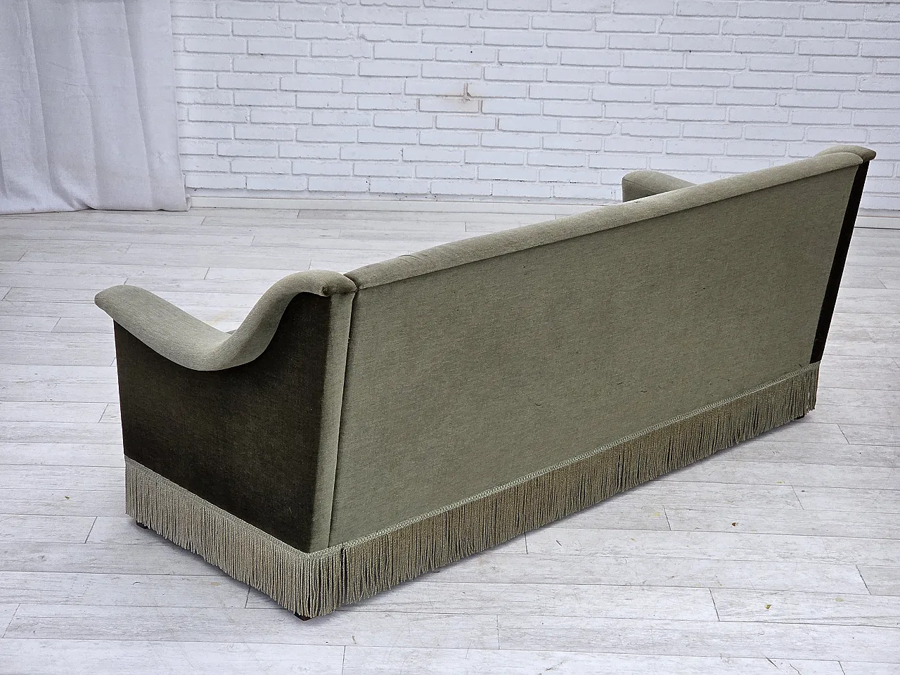 Divano danese a 3 posti in velluto verde e legno di faggio, anni '70 13