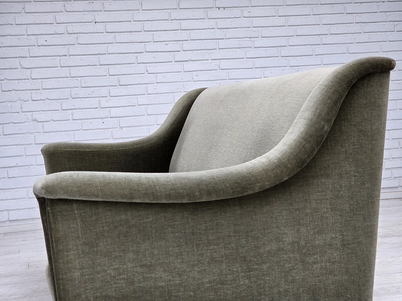 Divano danese a 3 posti in velluto verde e legno di faggio, anni '70 15