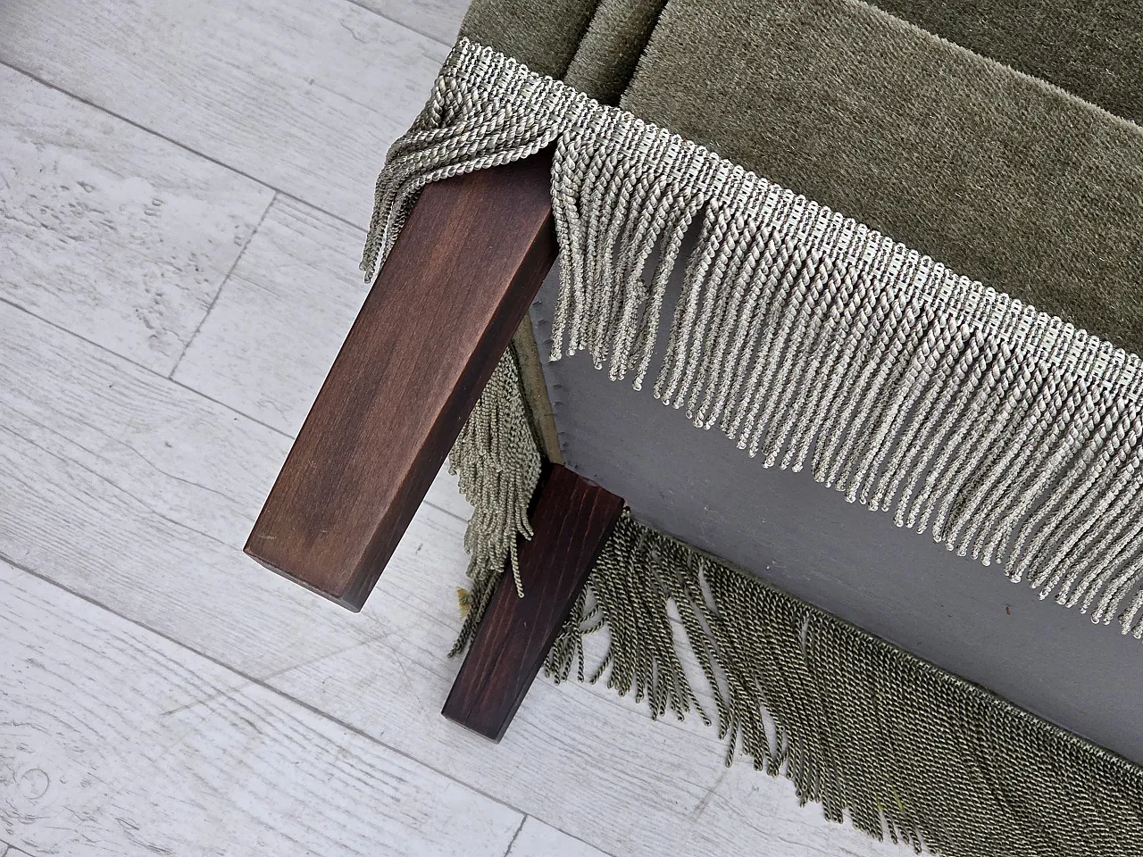 Divano danese a 3 posti in velluto verde e legno di faggio, anni '70 18