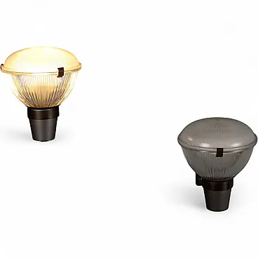 Coppia di appliques con montatura in ottone e diffusore in vetro, '900