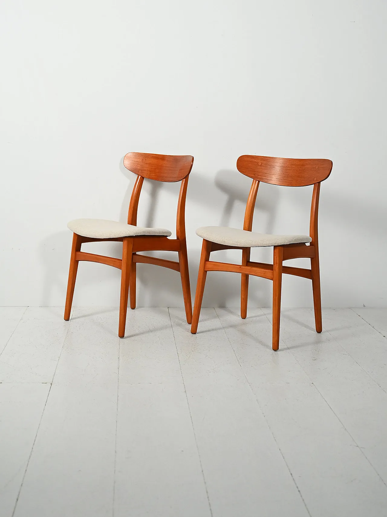 Pair of Scandinavian chairs with crescent backs, 60s 1
