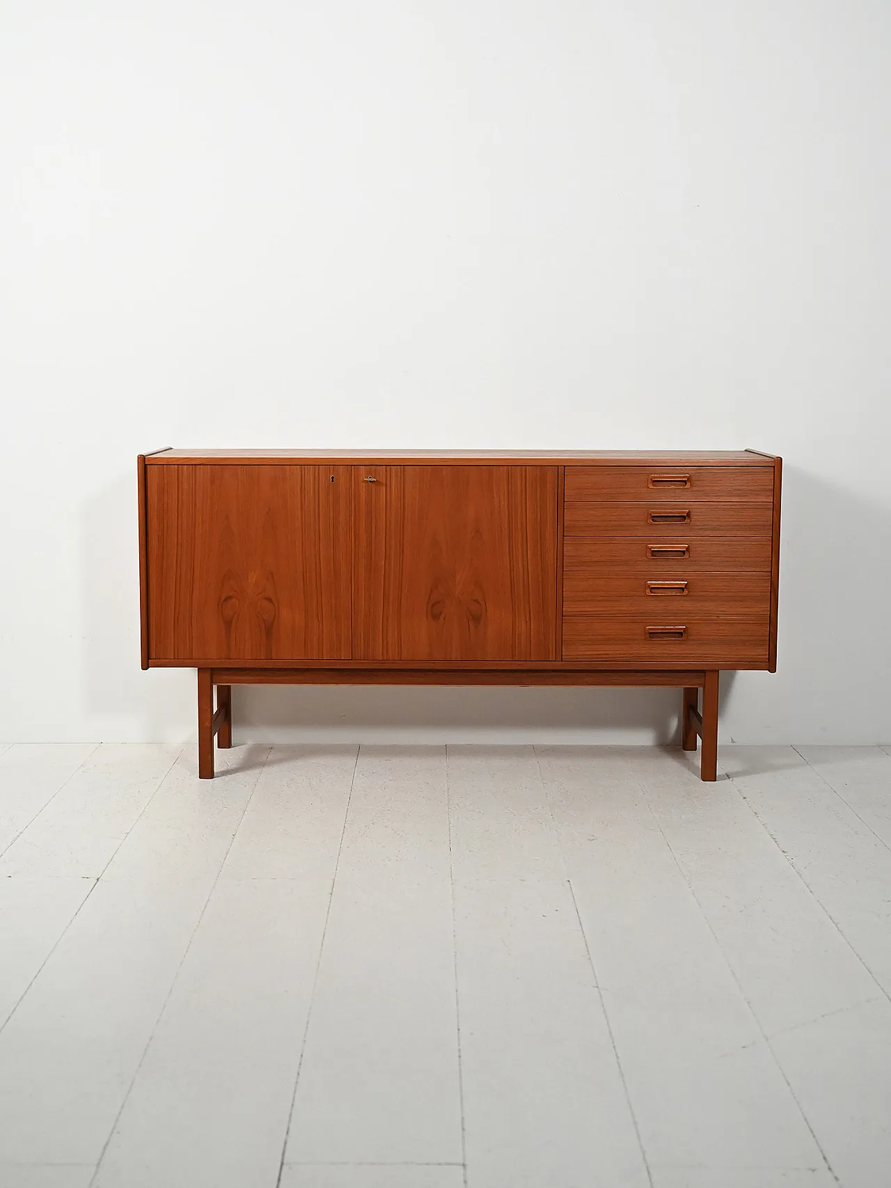 Credenza scandinava con maniglie a sbalzo, anni '60 2
