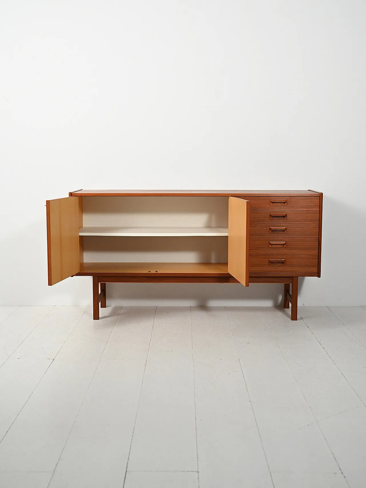 Credenza scandinava con maniglie a sbalzo, anni '60 3