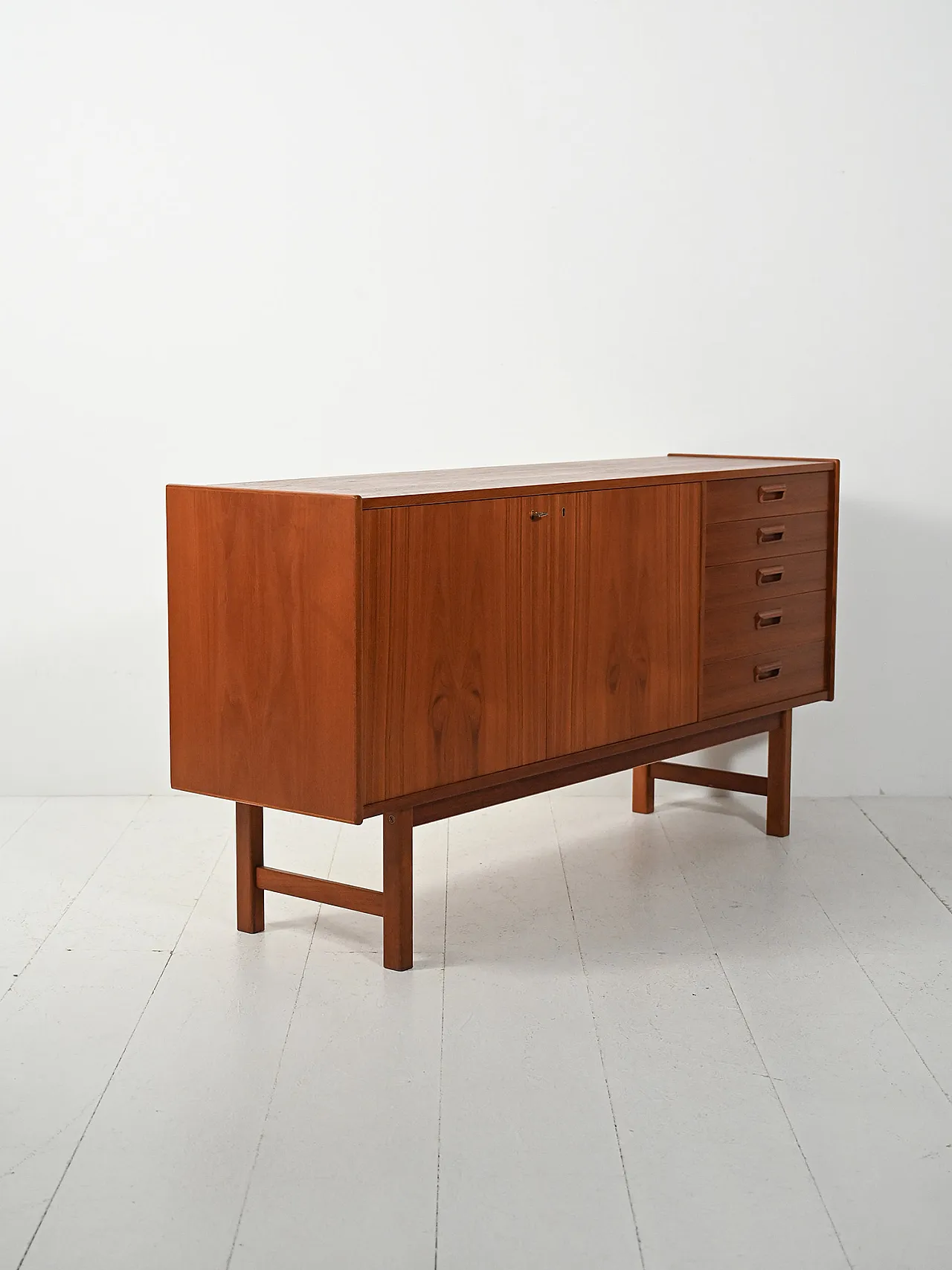 Credenza scandinava con maniglie a sbalzo, anni '60 4
