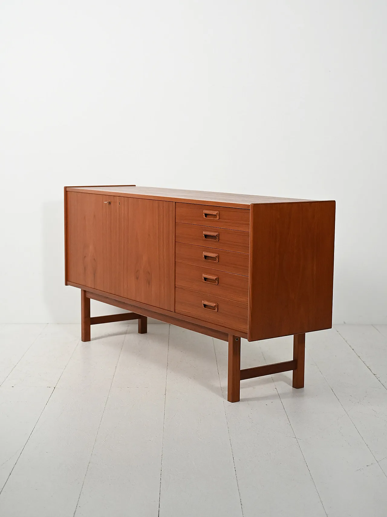 Credenza scandinava con maniglie a sbalzo, anni '60 5