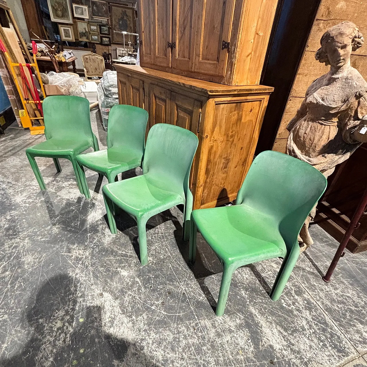 Gruppo sedie Selene di Vico Magistretti per Artemide, anni '70 4