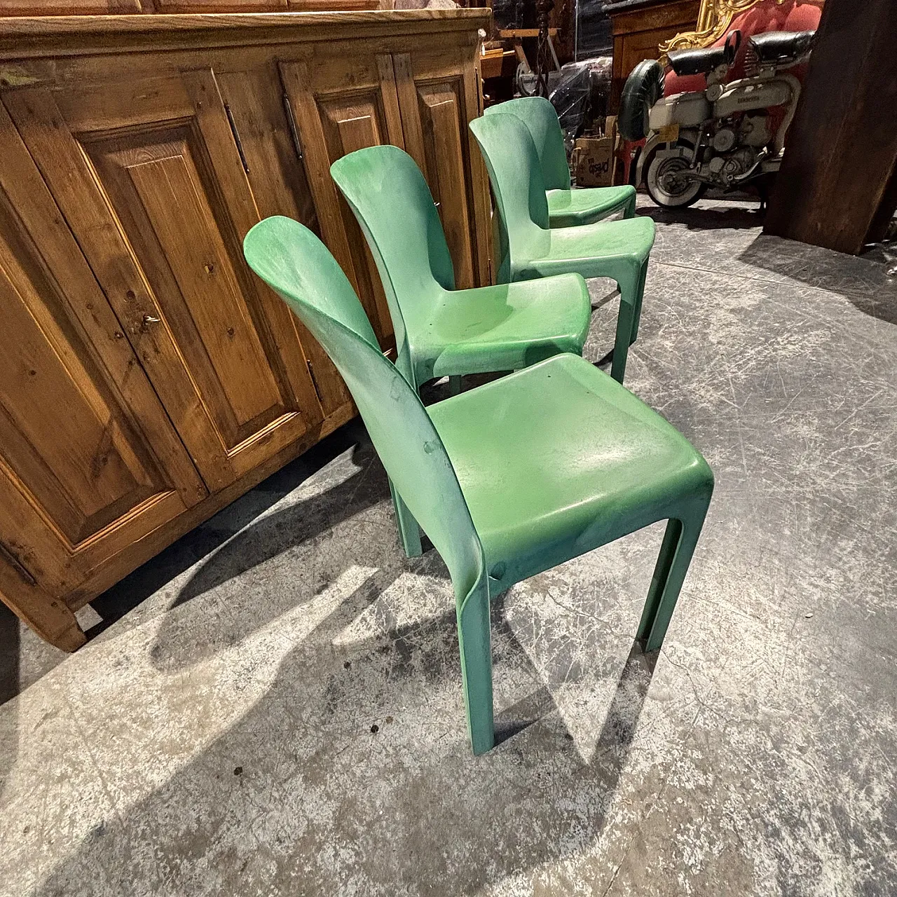 Gruppo sedie Selene di Vico Magistretti per Artemide, anni '70 8