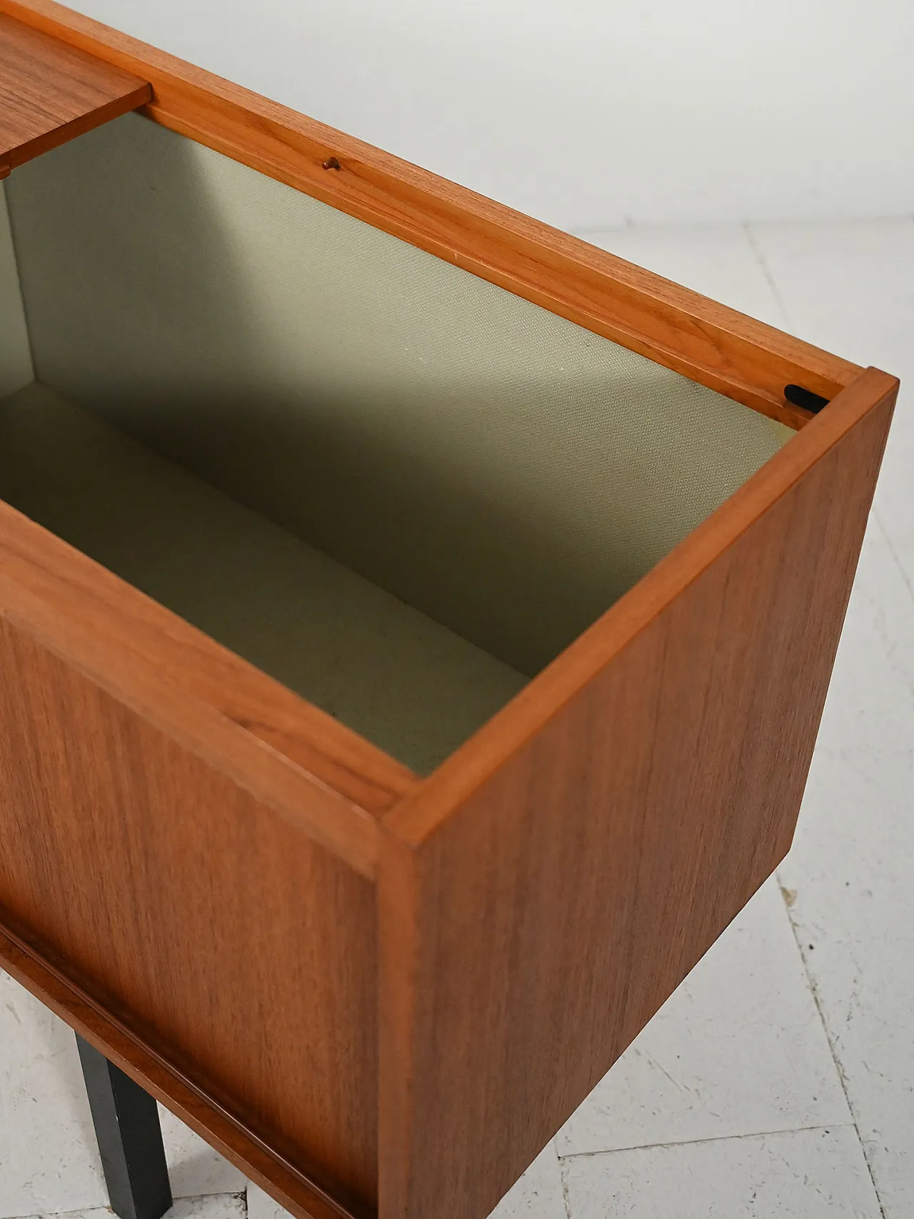 Credenza porta-documenti scandinava, anni '60 9