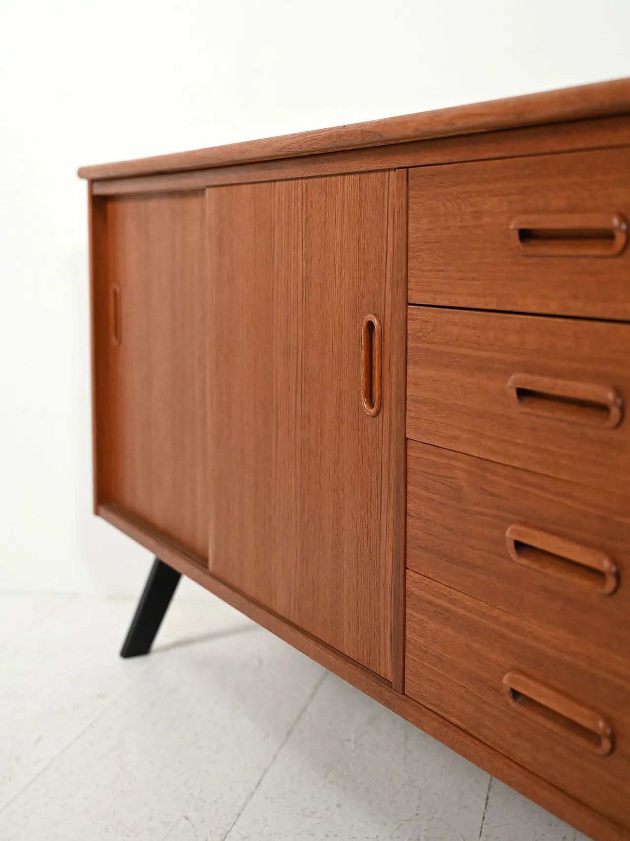 Small two-tone Scandinavian sideboard, 60s 10