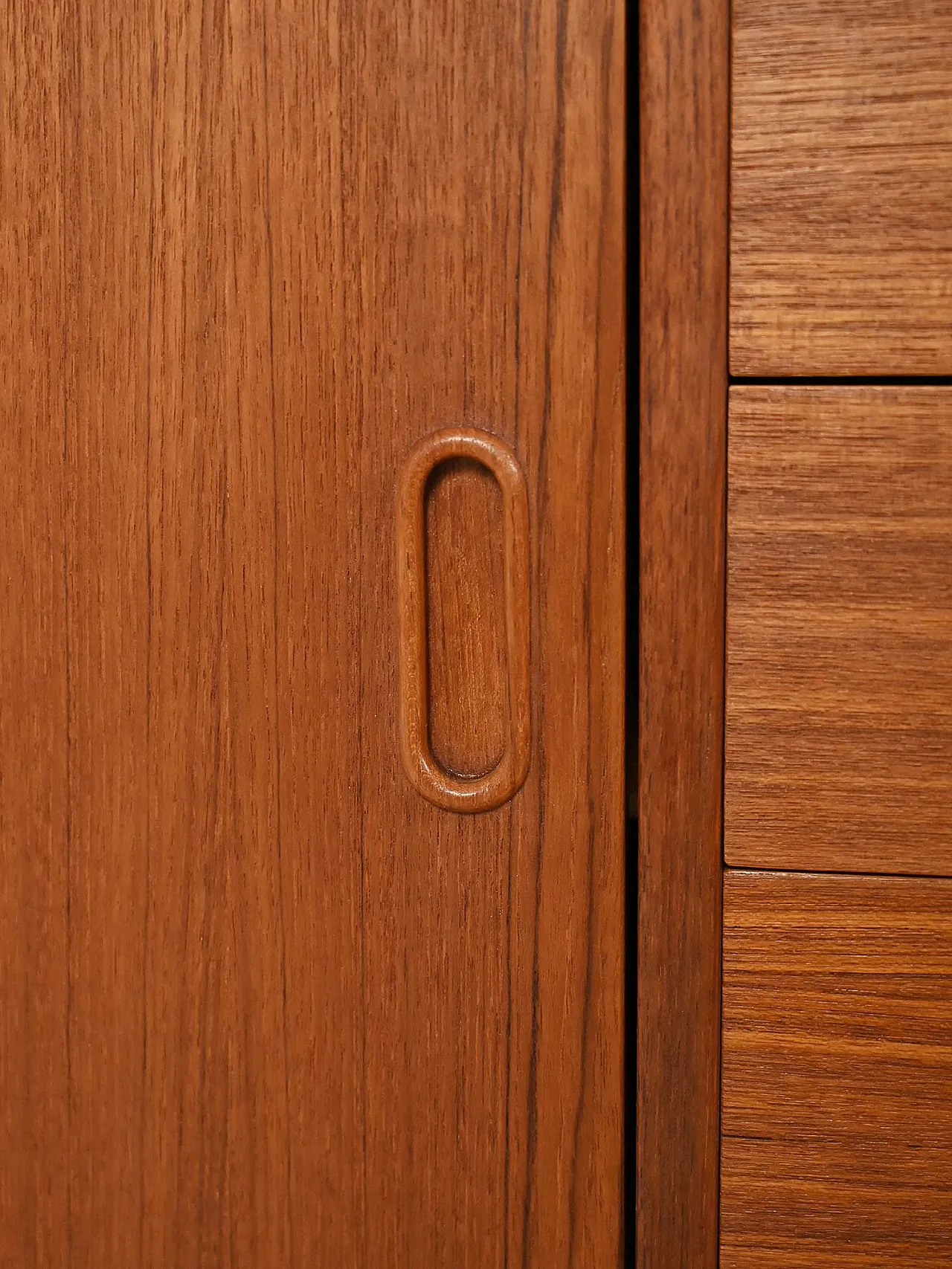 Small two-tone Scandinavian sideboard, 60s 11