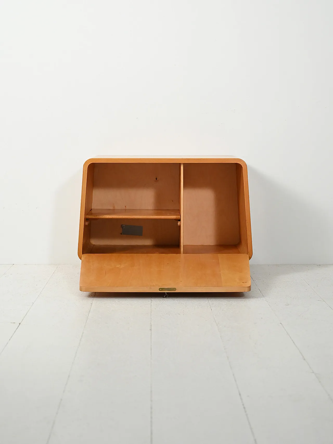 Cabinet scandinavo in olmo intarsiato, anni '40 3