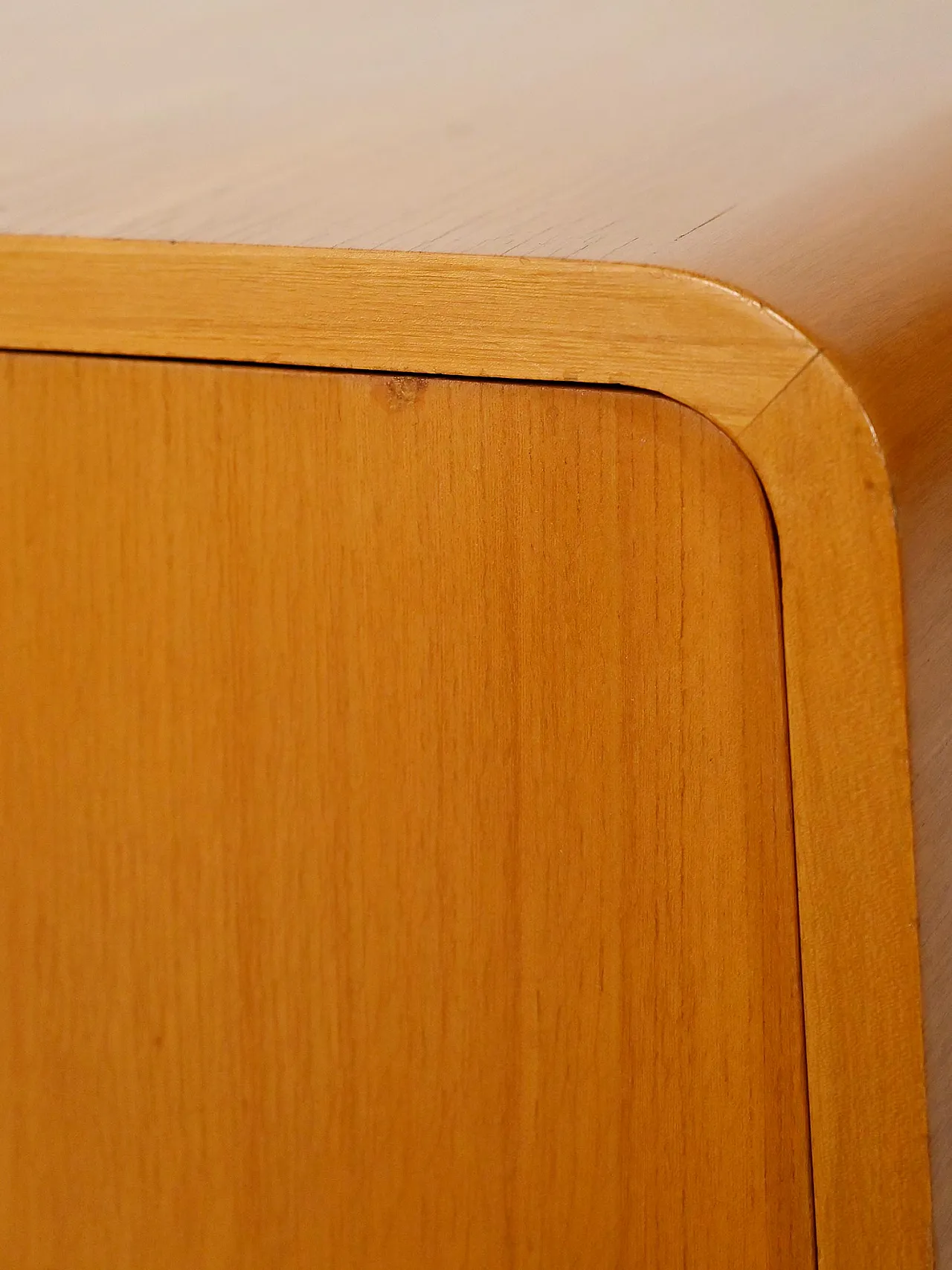 Cabinet scandinavo in olmo intarsiato, anni '40 11