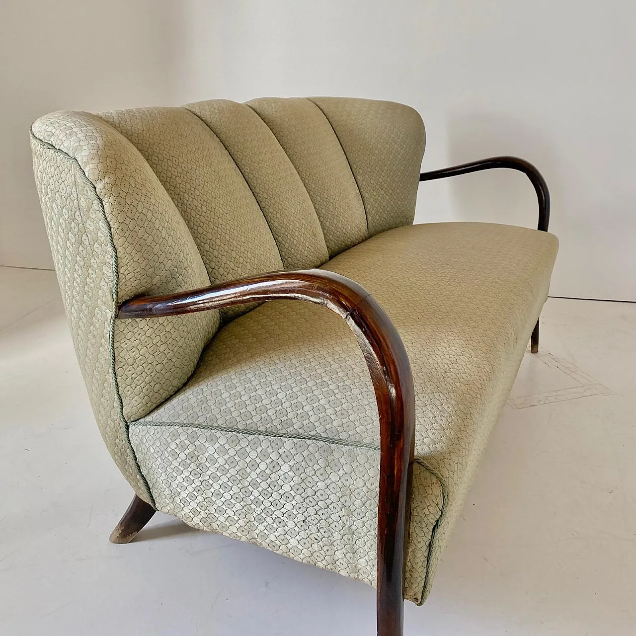 Divano e tavolino Art Deco in noce massello, anni '30 39