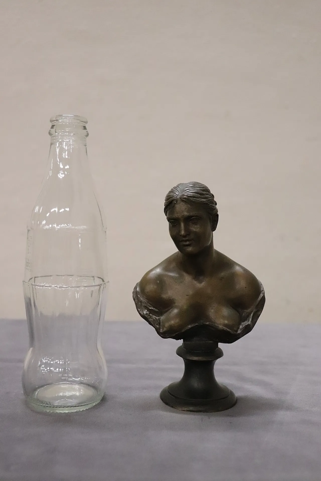 Piccolo busto di giovane donna in bronzo, firma Gemito 2