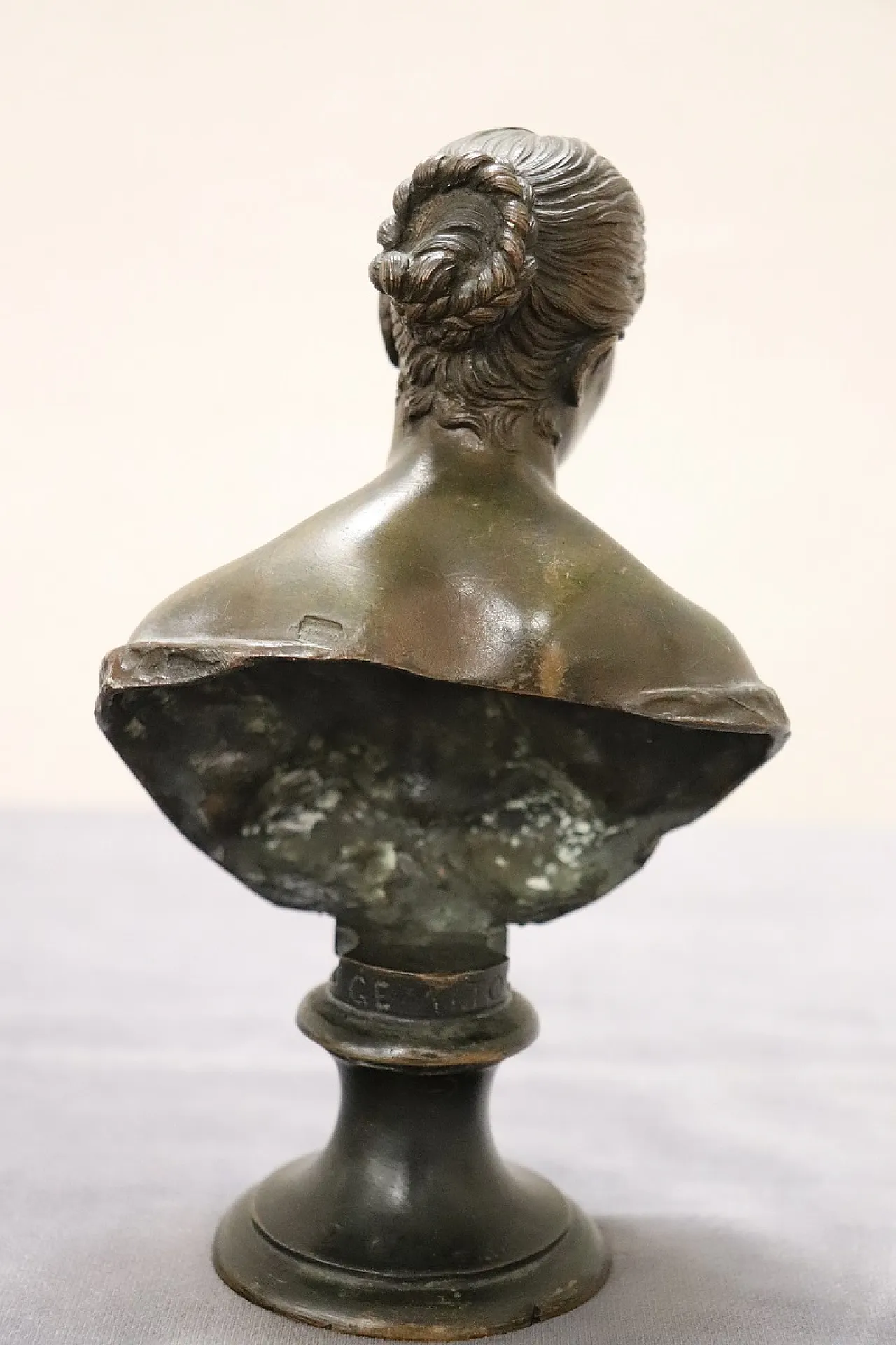 Piccolo busto di giovane donna in bronzo, firma Gemito 5