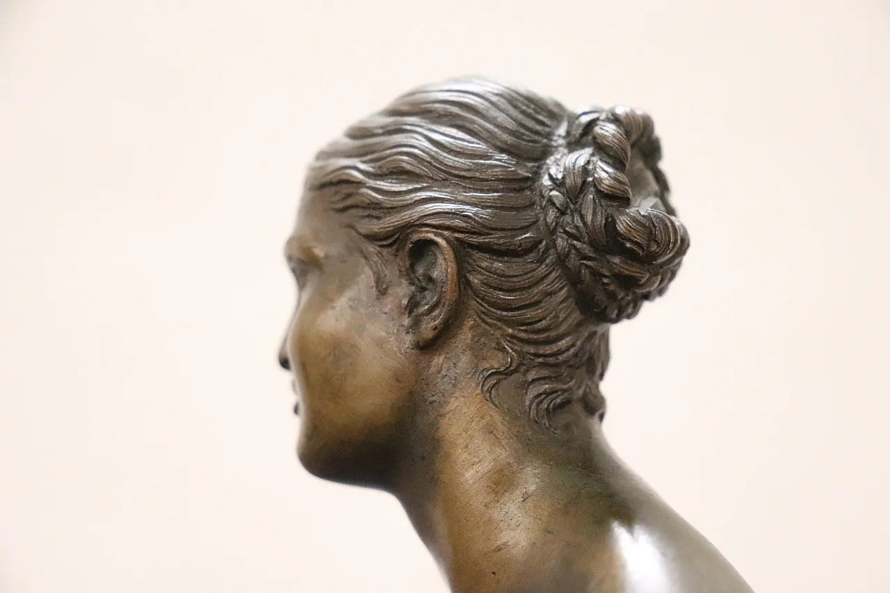 Piccolo busto di giovane donna in bronzo, firma Gemito 10