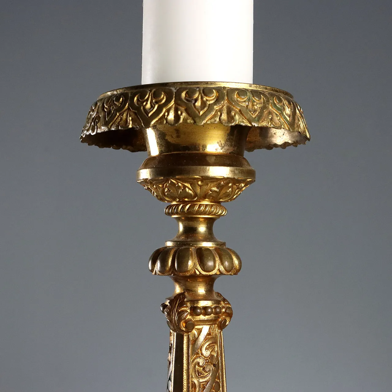 Gilded and chiseled bronze torch holder, 19th century 3