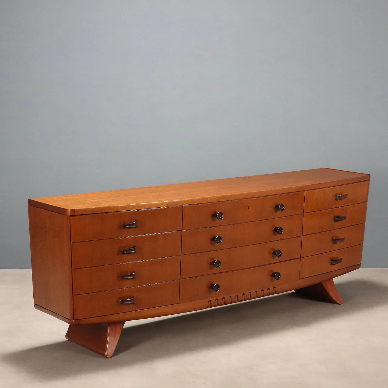 Mahogany veneered chest of drawers with wooden handles, 20th century 1