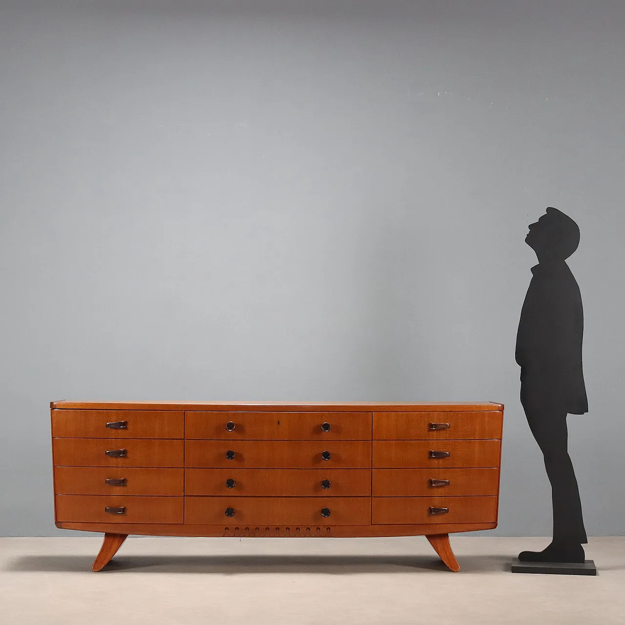 Mahogany veneered chest of drawers with wooden handles, 20th century 3