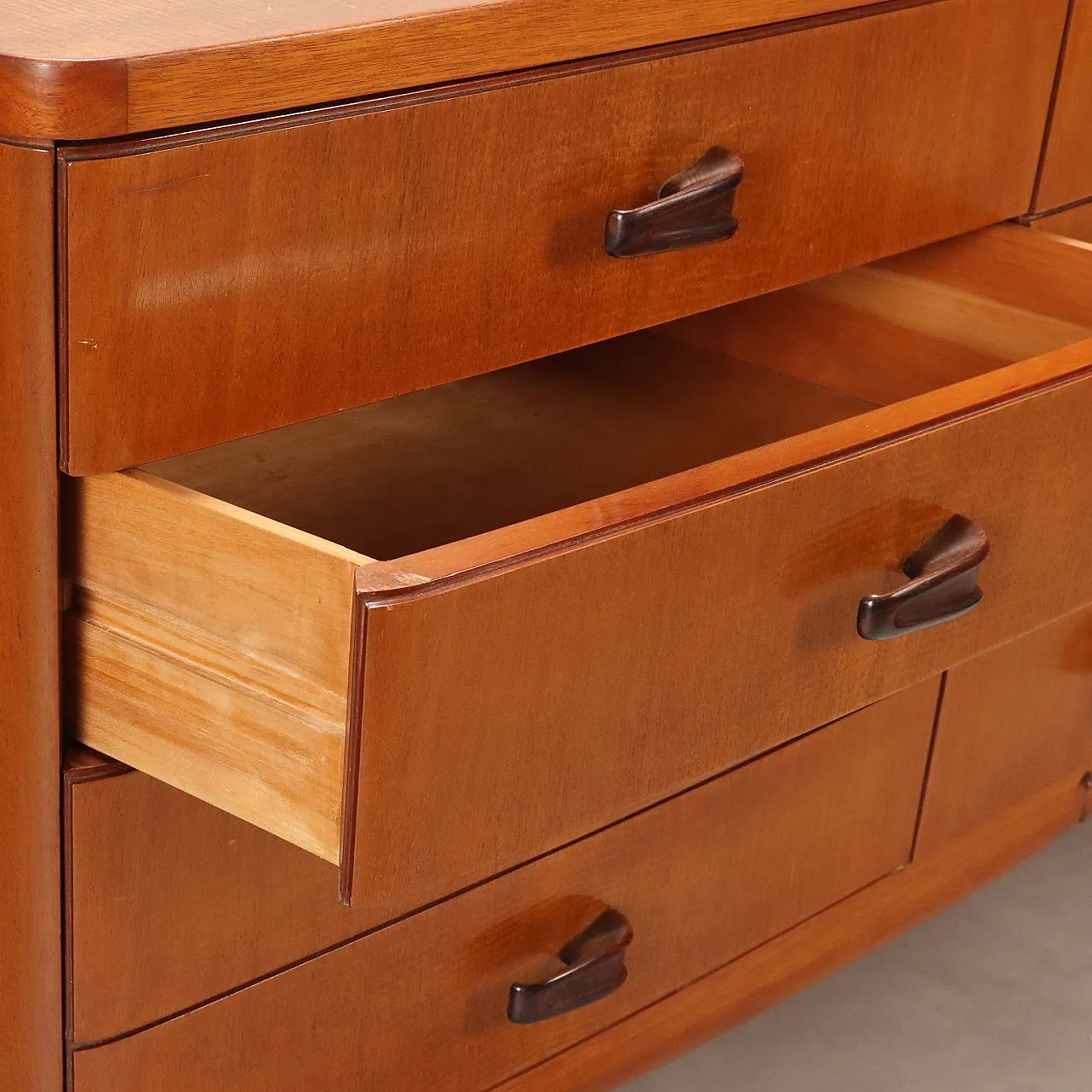 Mahogany veneered chest of drawers with wooden handles, 20th century 5