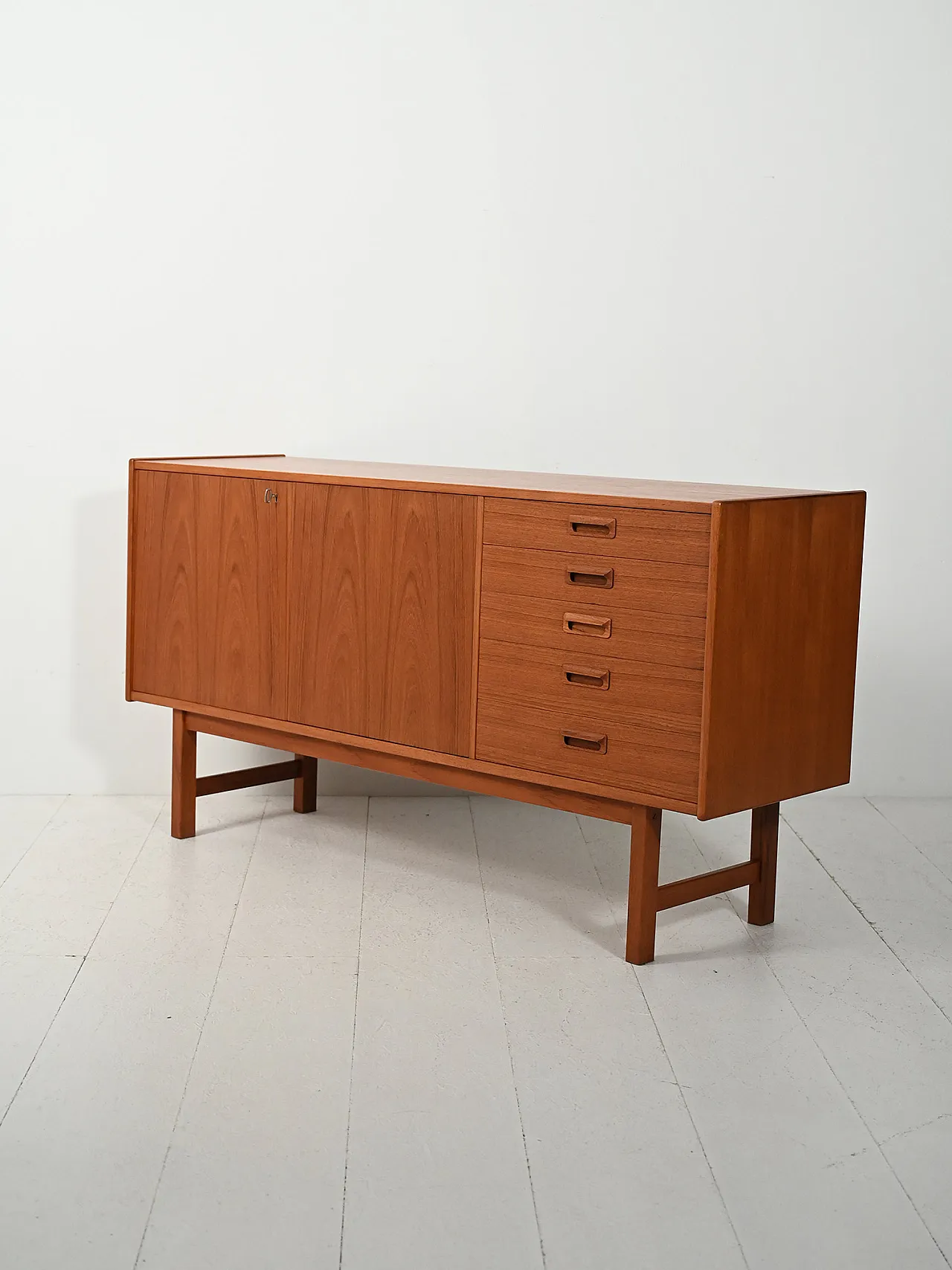 Credenza scandinava con maniglie a sbalzo, anni '60 5
