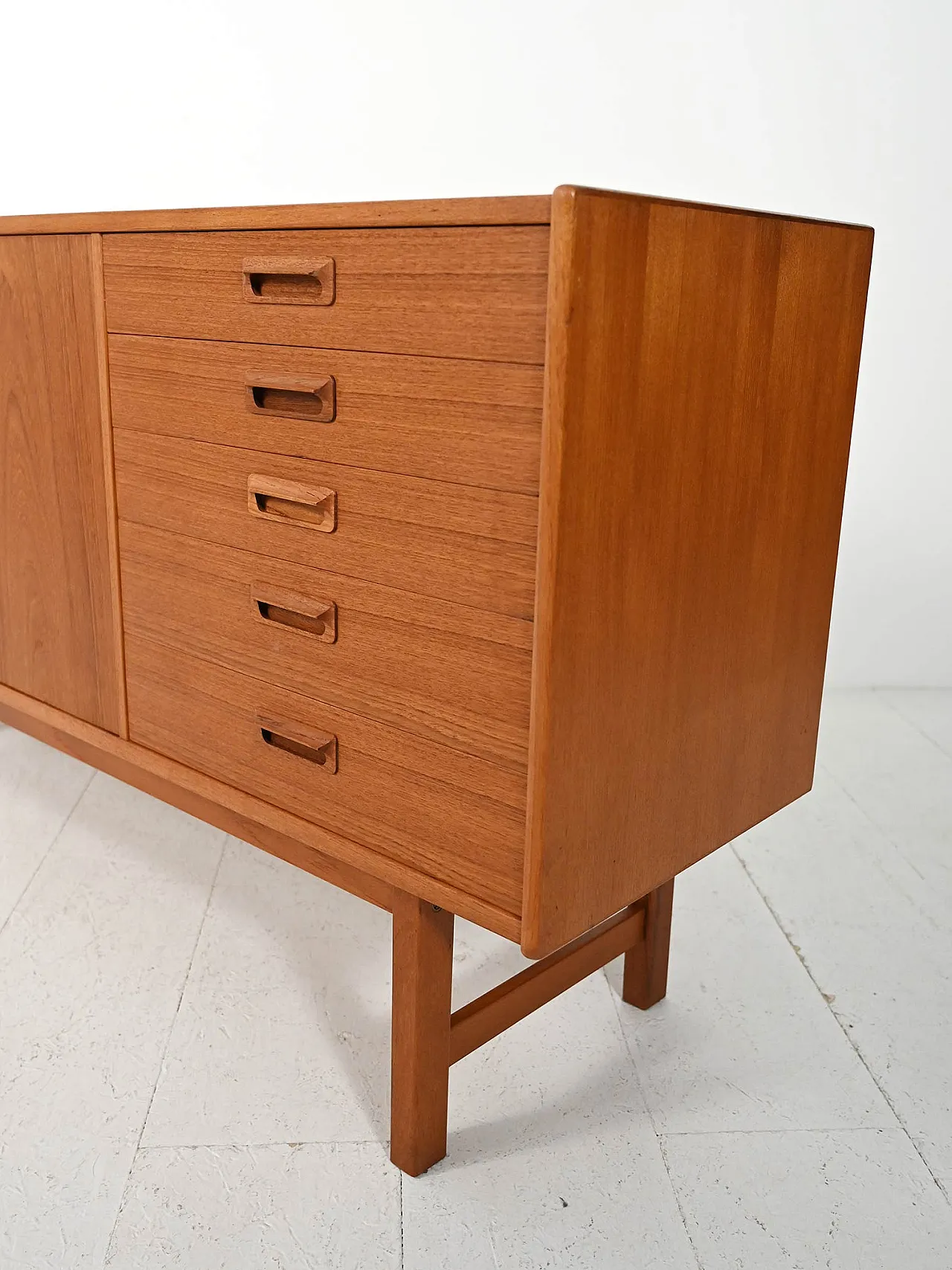 Credenza scandinava con maniglie a sbalzo, anni '60 10