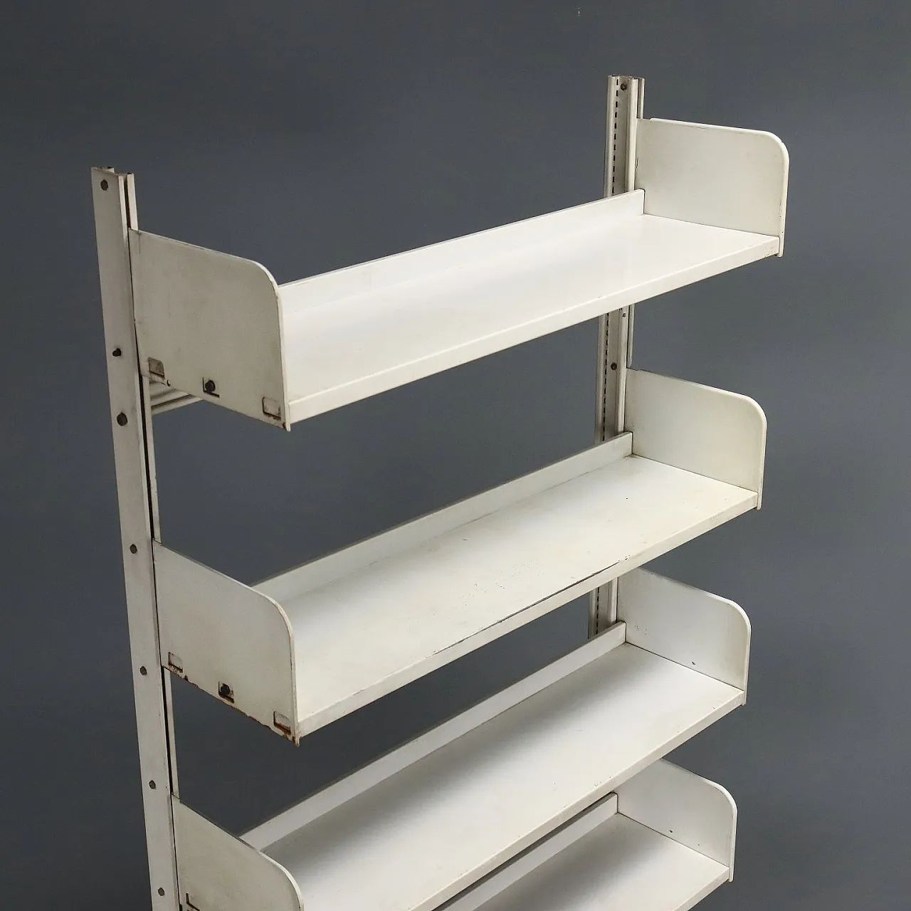 Bookcase with adjustable shelves in enameled metal, 20th century 5