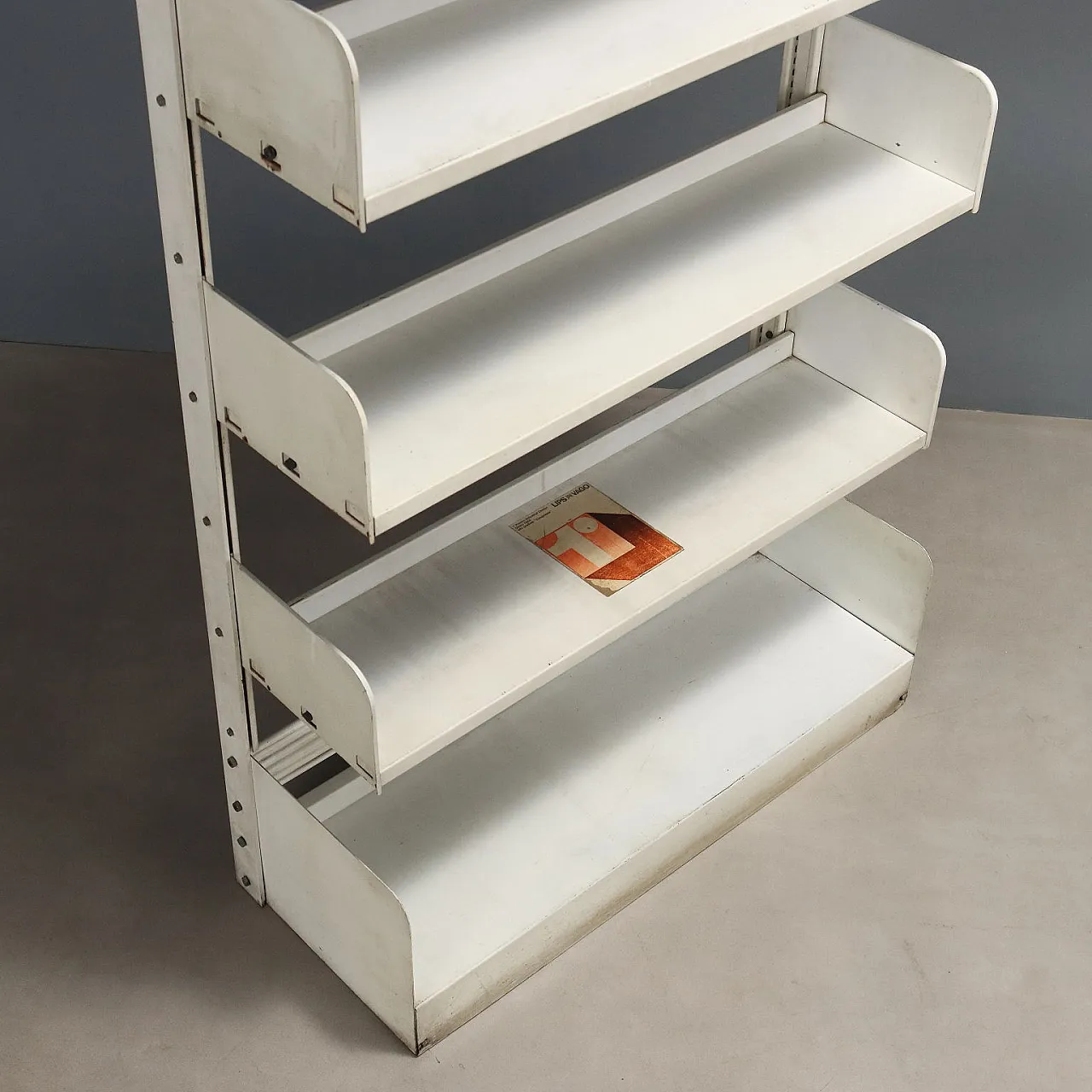 Bookcase with adjustable shelves in enameled metal, 20th century 6