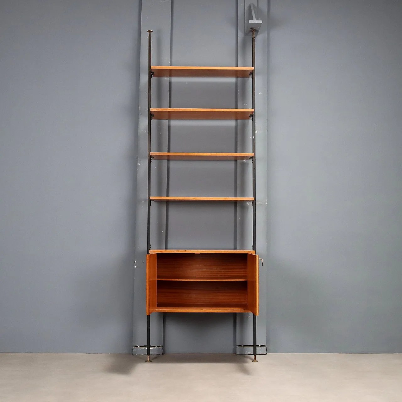 Bookcase in mahogany veneer, metal, and brass, 20th century 4