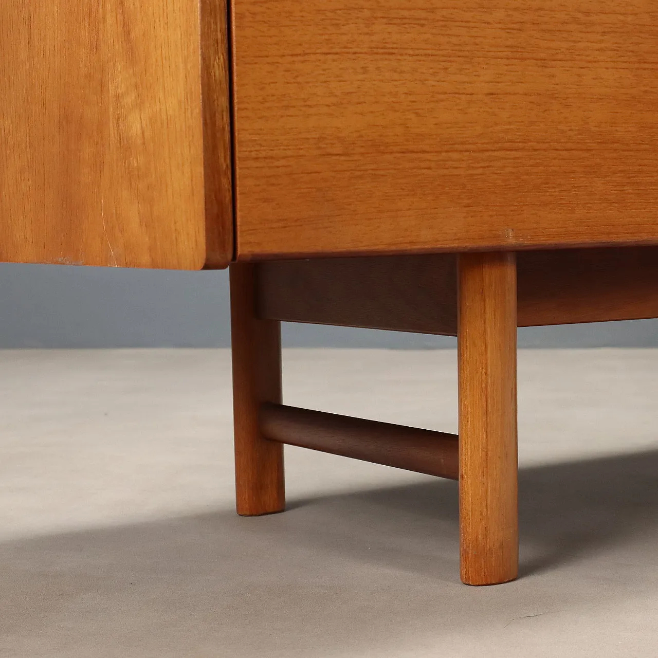 Mahogany veneered sideboard with drawers, late 20th century 9