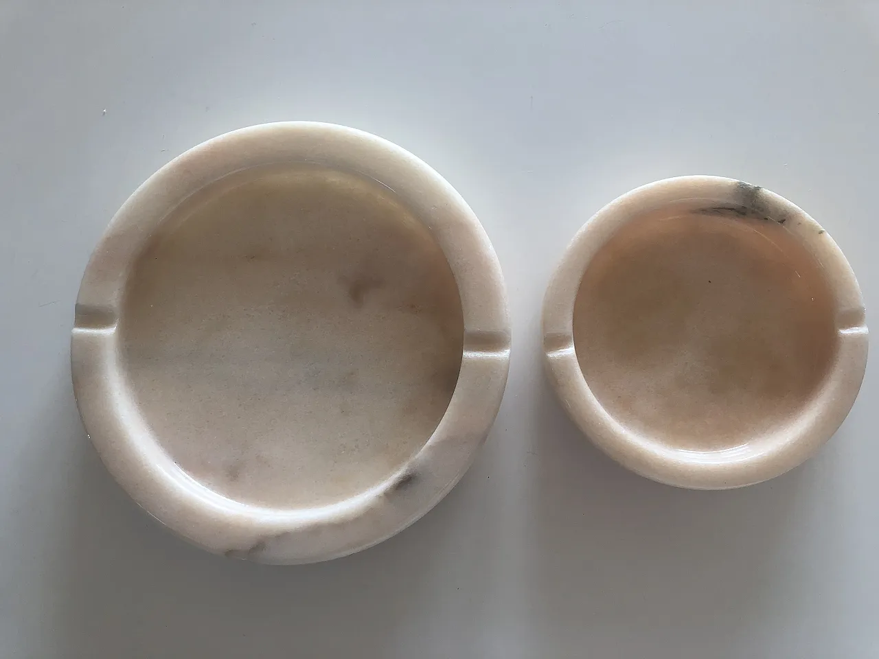 Coppia di posacenere di Casigliani in marmo salmone, anni '80 3