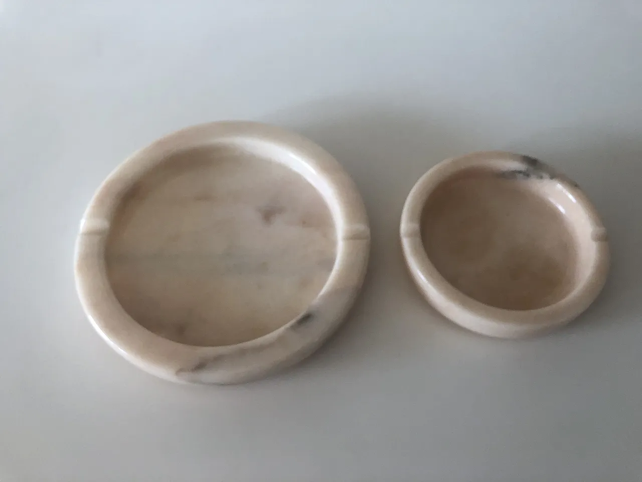 Coppia di posacenere di Casigliani in marmo salmone, anni '80 5