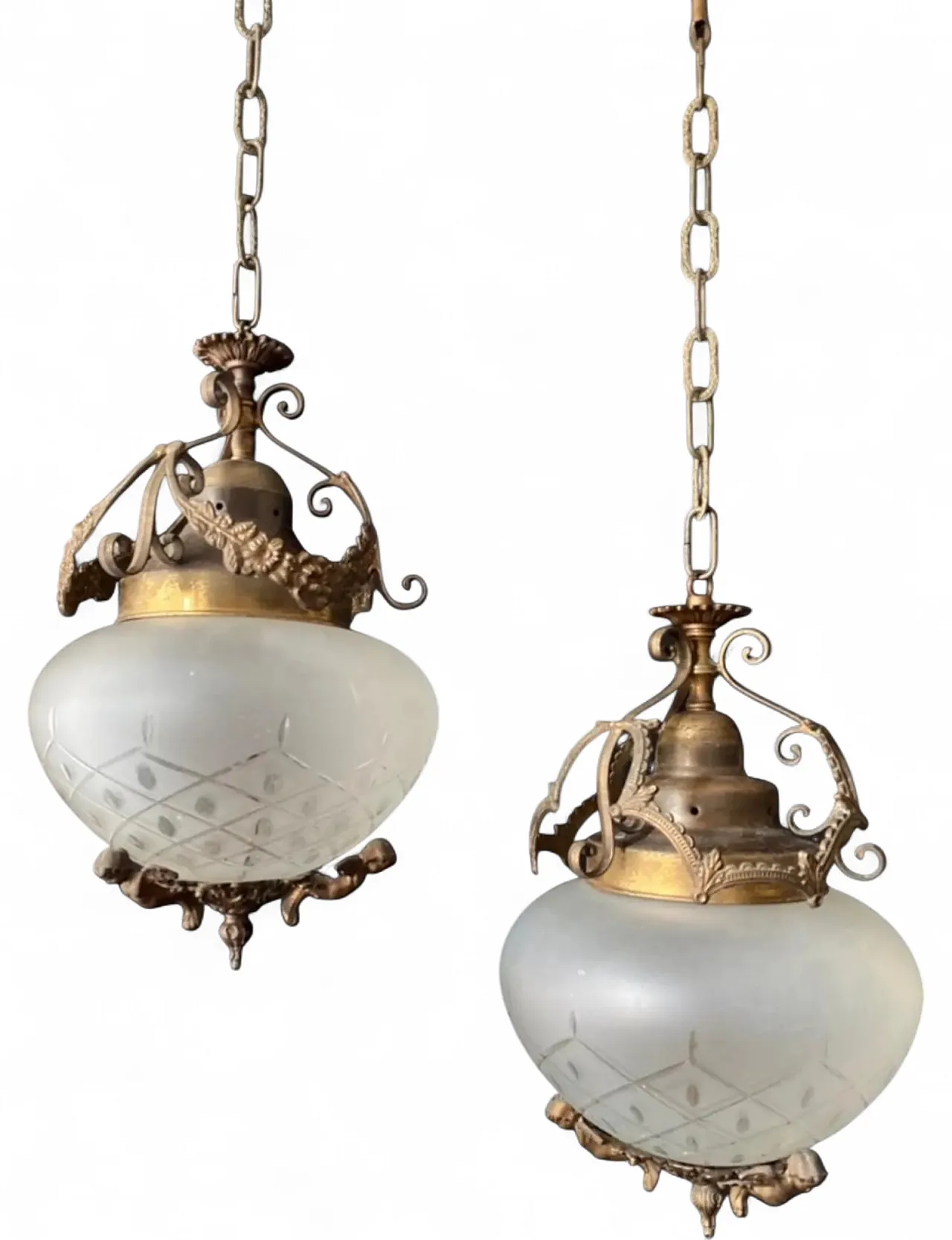 Pair of chandeliers in brass with putti, 20th century 8