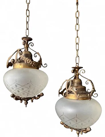 Pair of chandeliers in brass with putti, 20th century