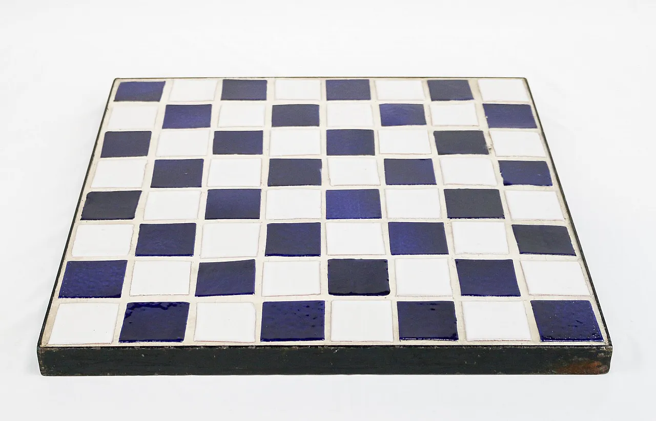 Scacchiera in cemento piastrellata, fine '900 1