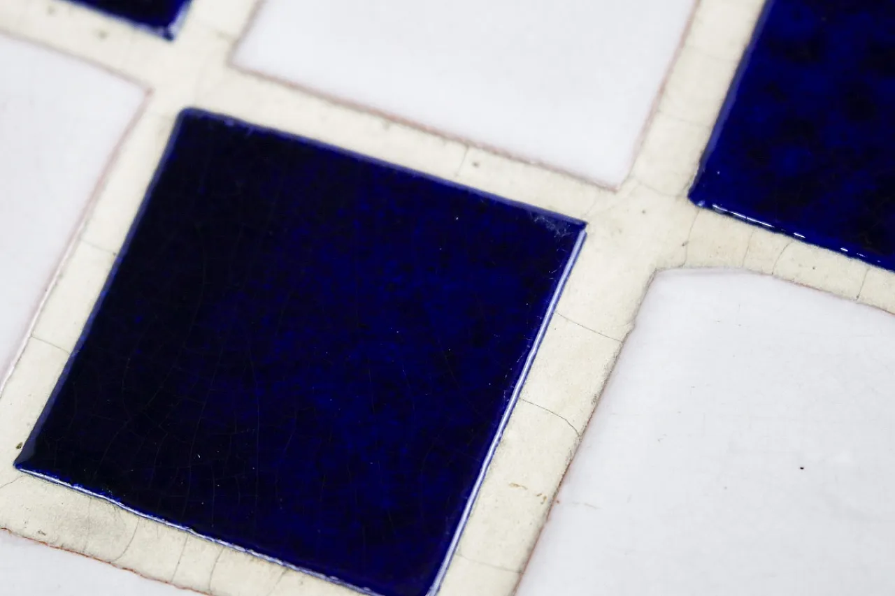 Scacchiera in cemento piastrellata, fine '900 5