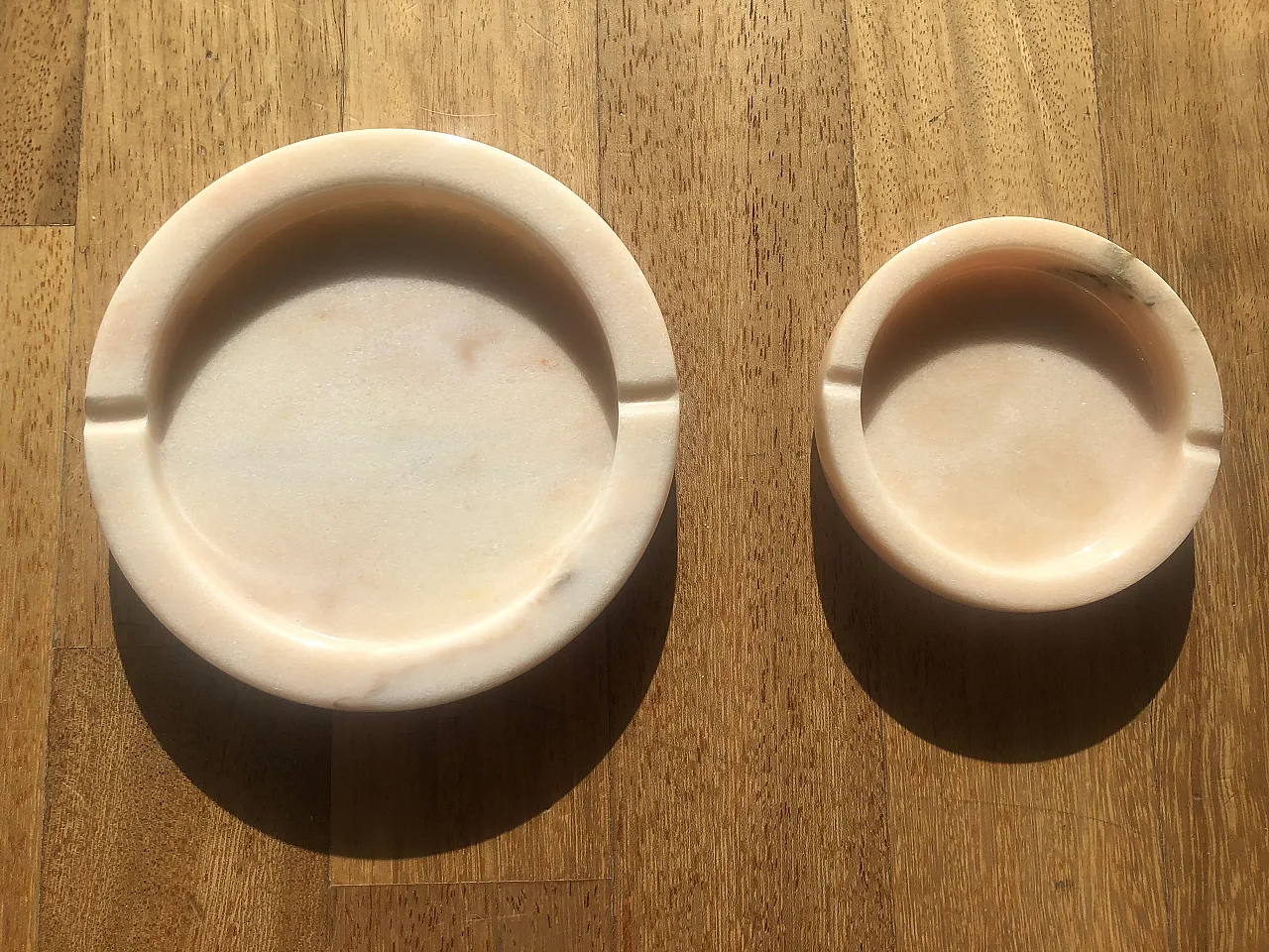 Coppia di posacenere di Casigliani in marmo salmone, anni '80 7