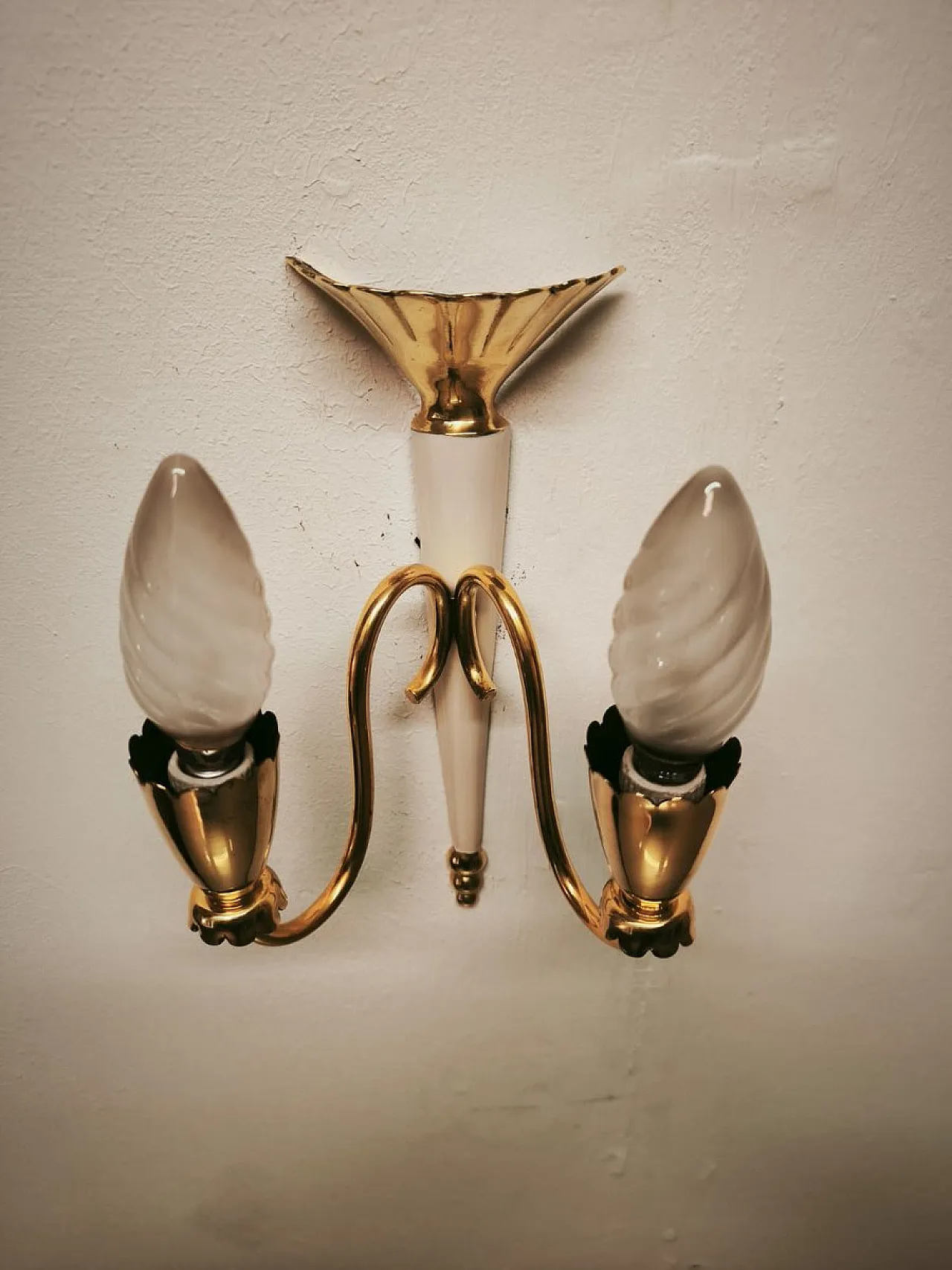 Brass double-light wall lamp, 1950s 4