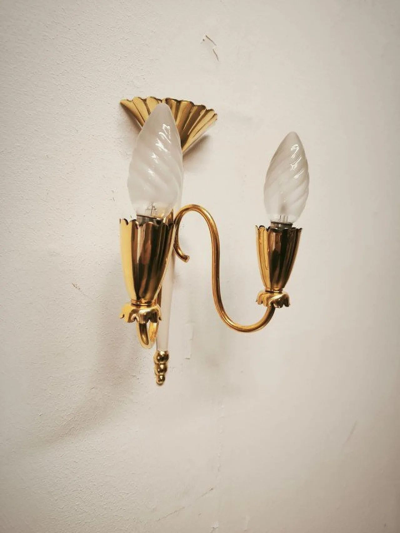 Brass double-light wall lamp, 1950s 9