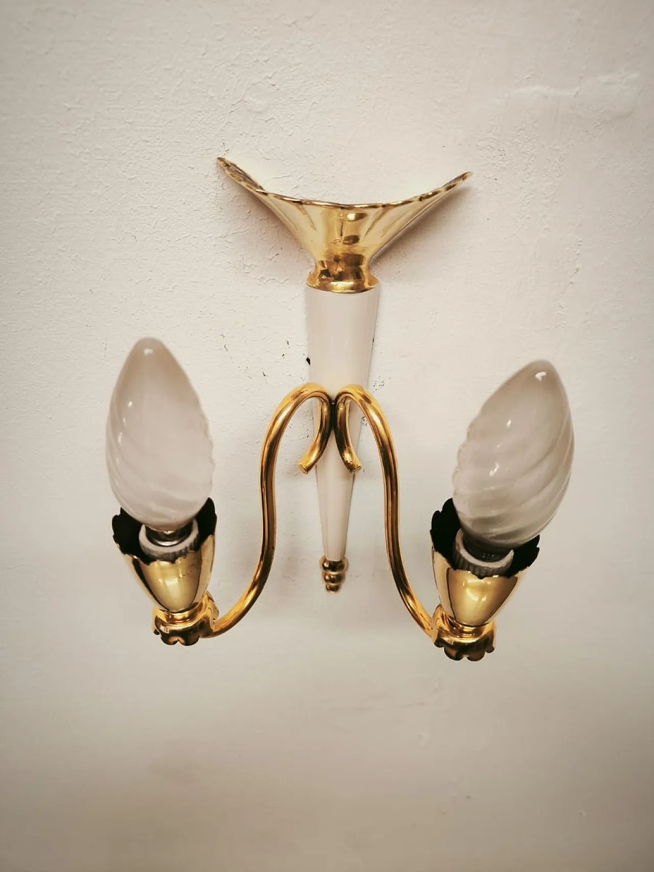 Brass double-light wall lamp, 1950s 10