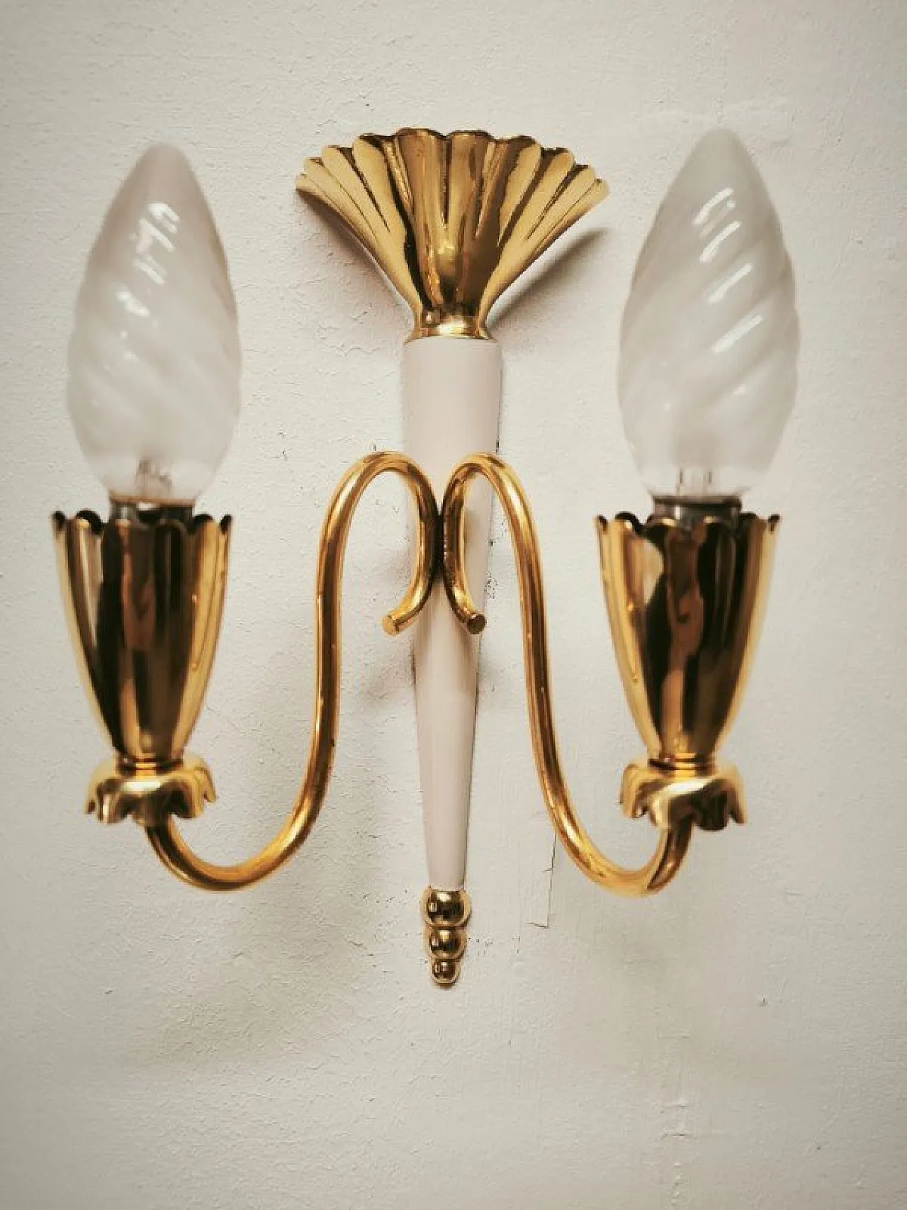 Brass double-light wall lamp, 1950s 12
