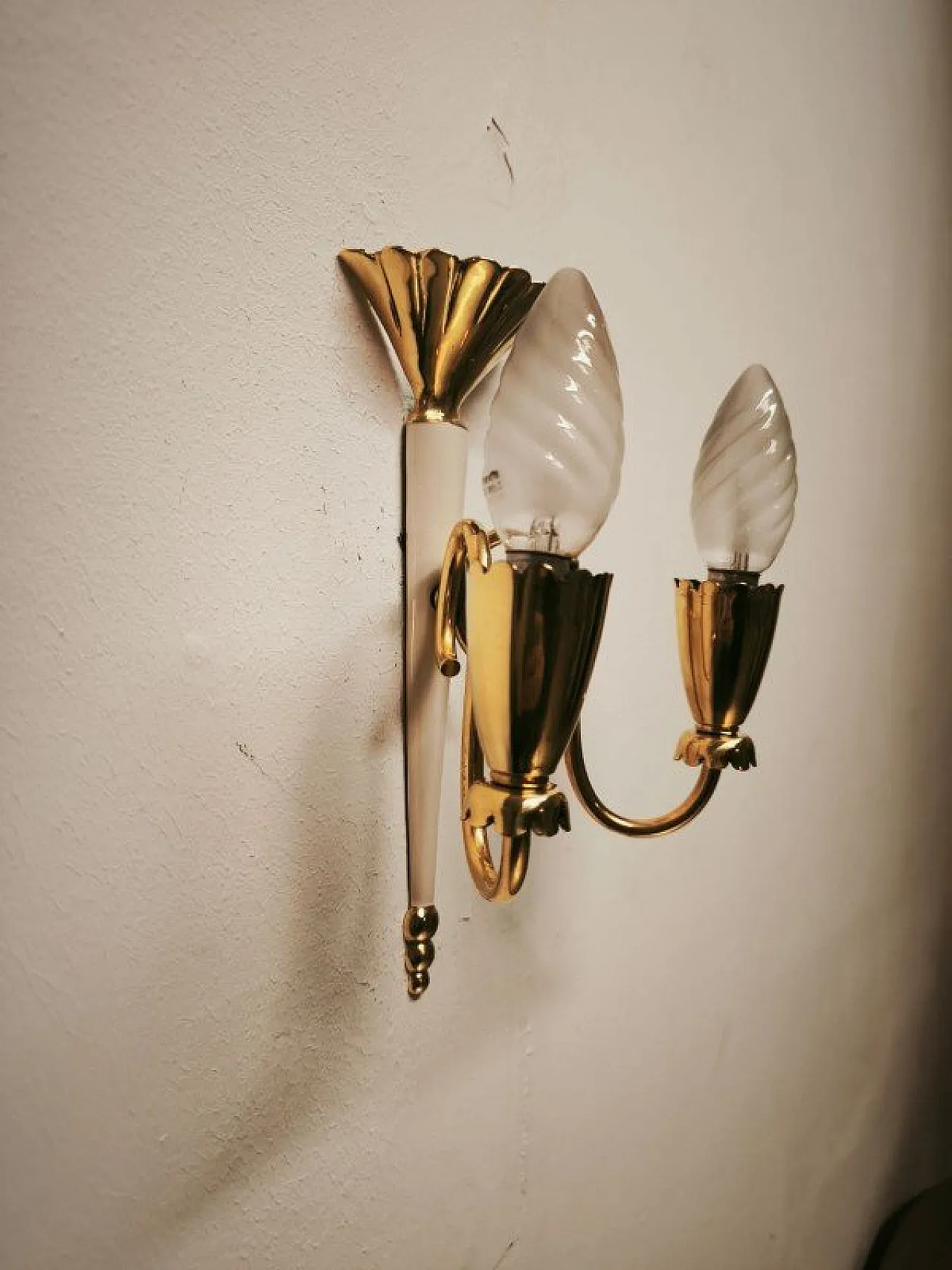Brass double-light wall lamp, 1950s 15