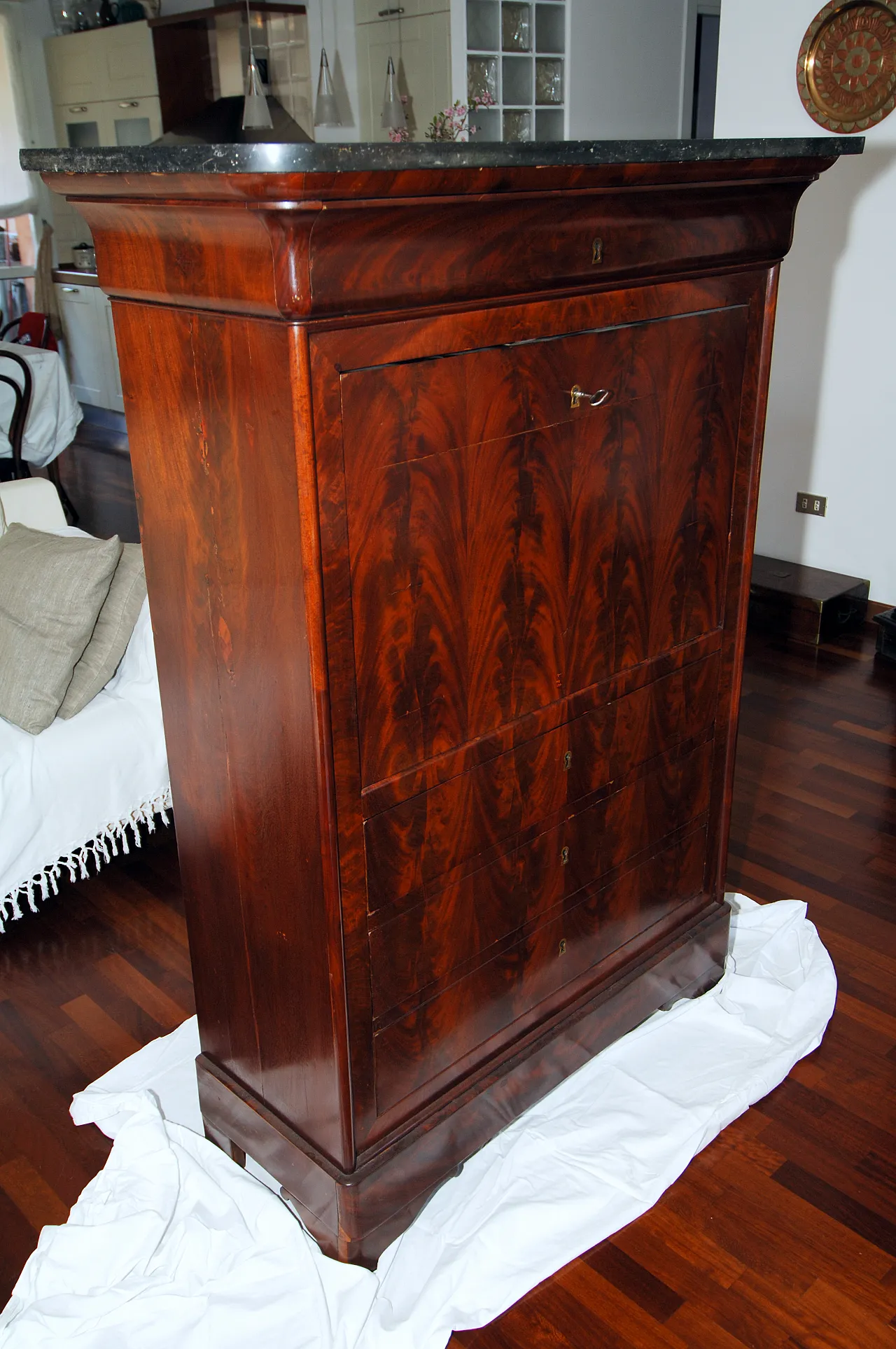 French mahogany feather secretaire, Mid 19th century 1