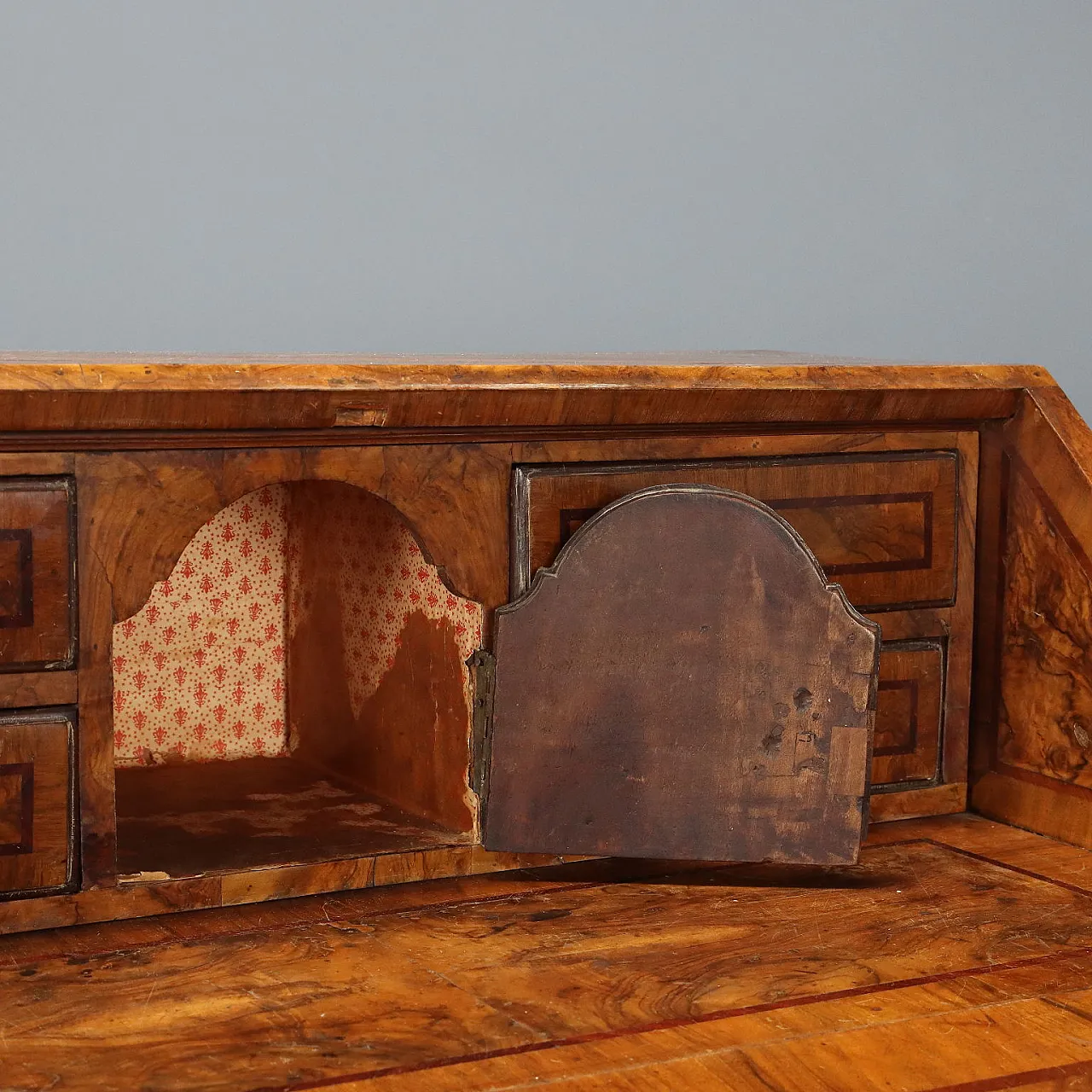 Ribalta in noce, radica di noce e finiture in mogano, fine '700 4