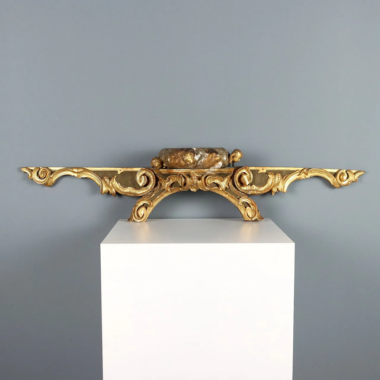 Carved, lacquered and gilded wooden canopy railing, 18th century 1